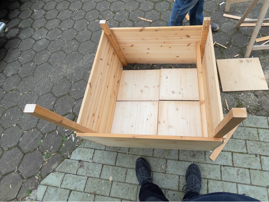 Holzkonstruktion mit Bodenplatte