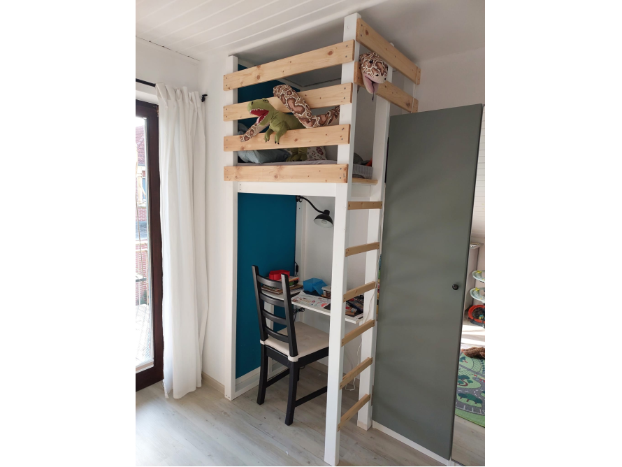 Hochbett mit Schreibtisch