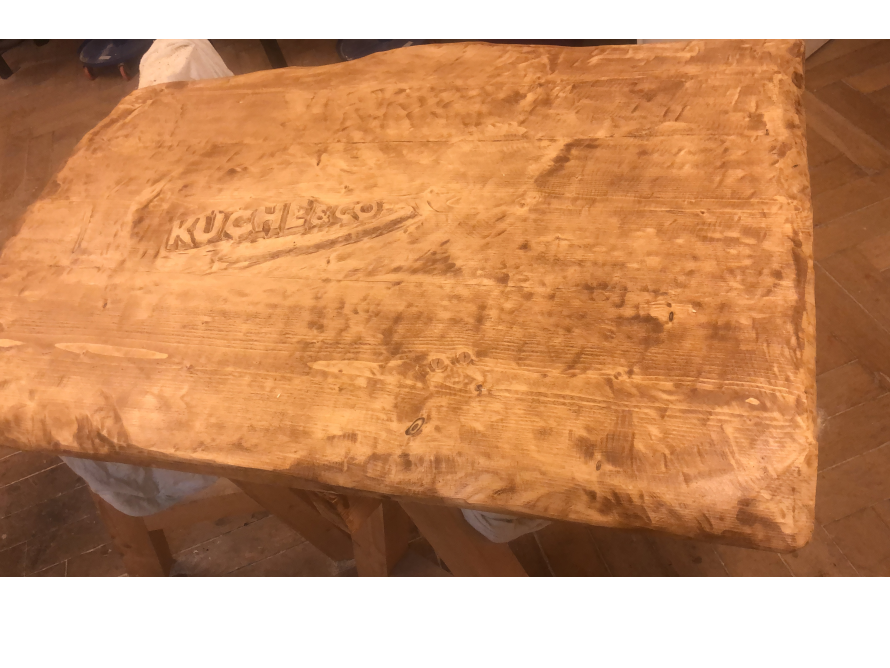 Holztischplatte mit Gravur