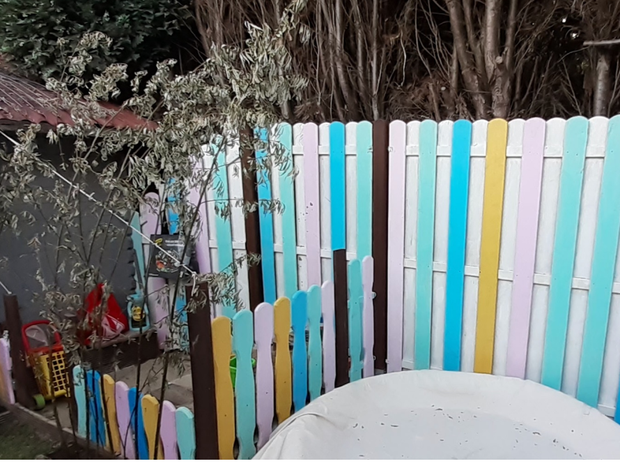 Bunter Gartenzaun