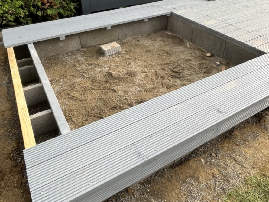 Holzfundament im Bau