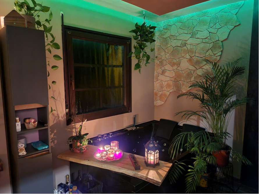 Gemütliches Badezimmer mit Whirlpool