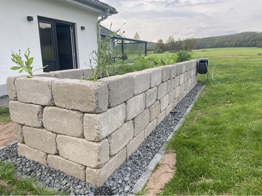 Hochbeet aus Steinen