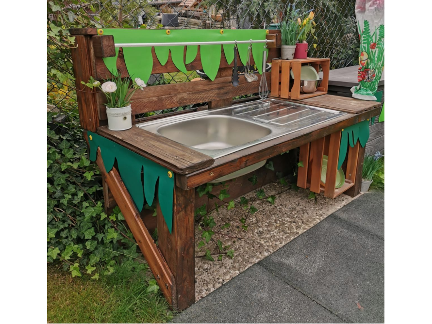 Spielküche im Garten