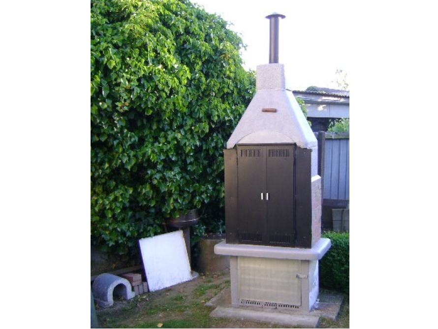 Großer Gartenofen aus Stein