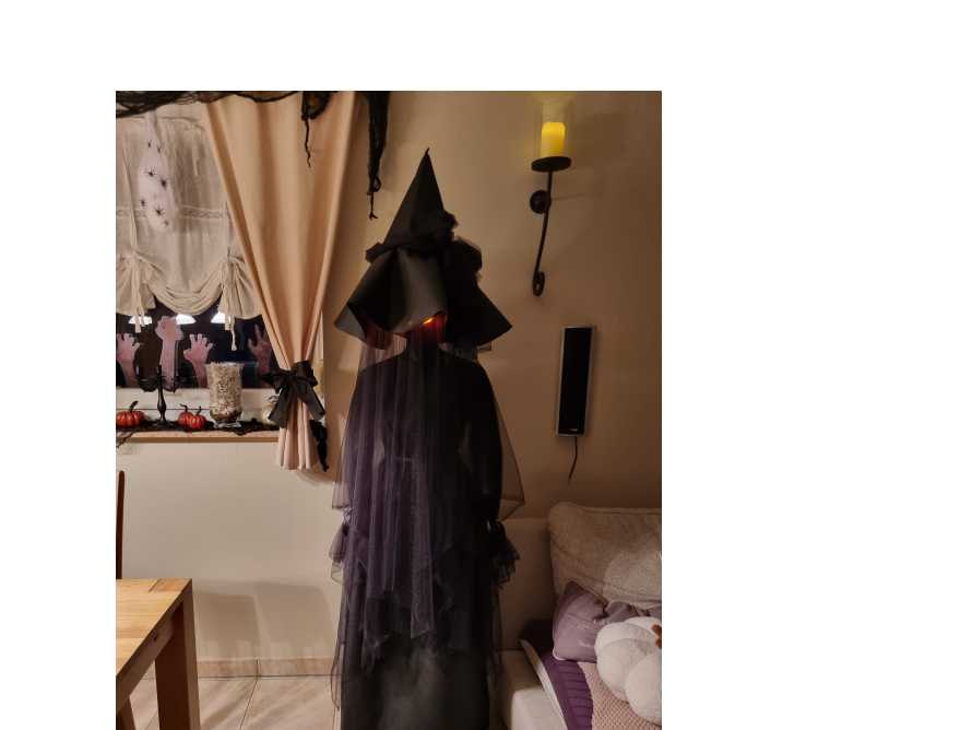Halloweendekoration Hexe von hinten