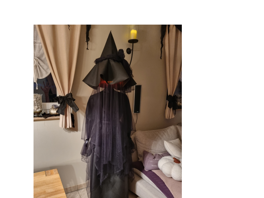 Halloween-Deko: Hexe mit Beleuchtung