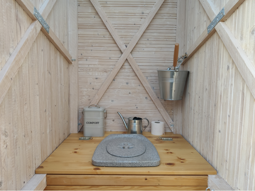 Komposttoilette aus Holz