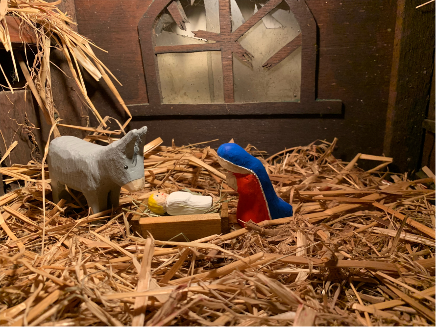 Weihnachtskrippe mit Maria, Josef und Jesuskind