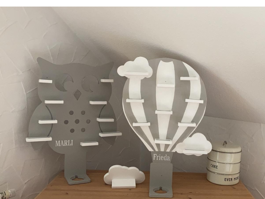 Zwei Wandregale in Form einer Eule und eines Heißluftballons