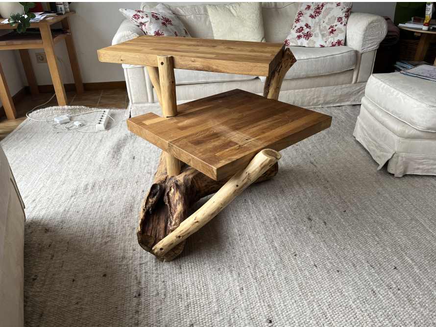 Rustikaler Beistelltisch aus Holz