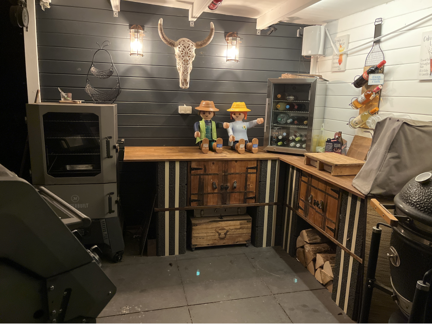 Einrichtung eines modernen Außenküche