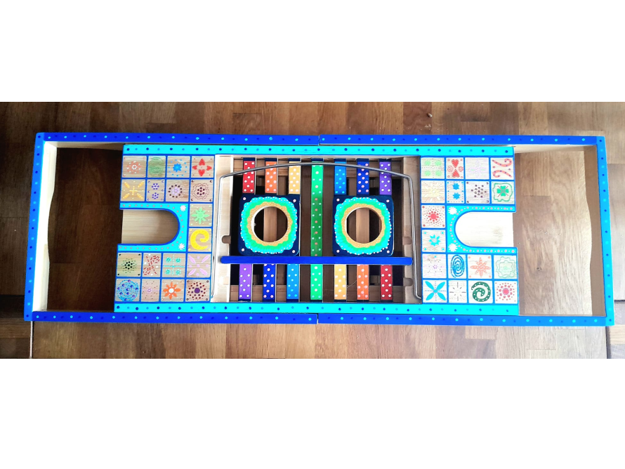 Bemalte Badewannenablage aus Holz