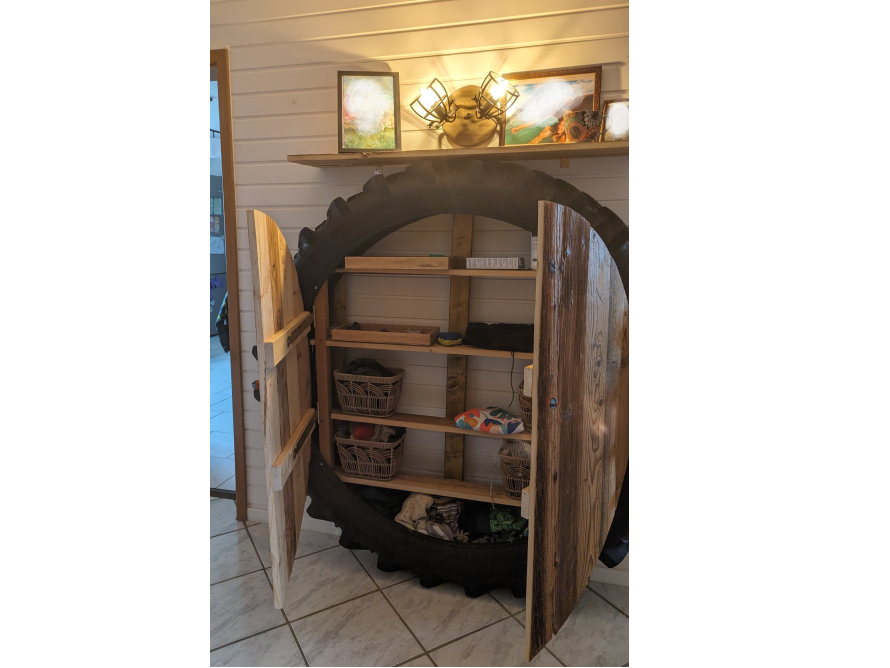 Upcycling-Schrank aus Traktorreifen