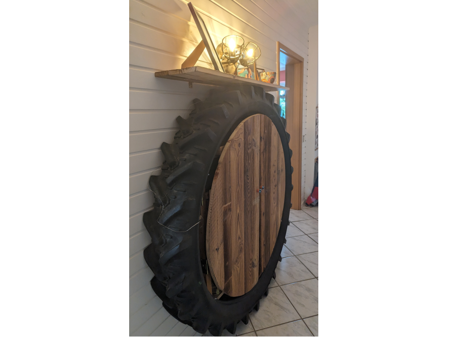 Upcycling Schrank aus Traktorreifen