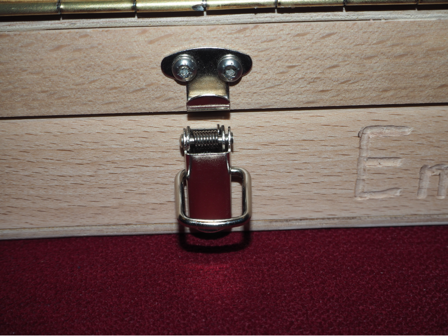 Verschluss einer Holzkiste