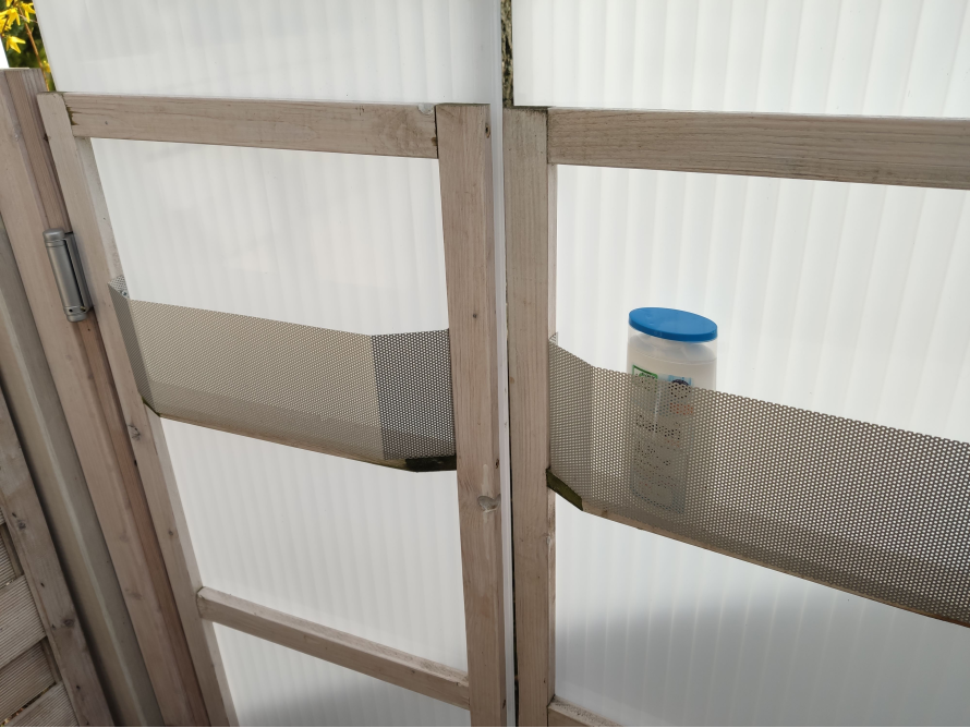 Gartenhaus-Konstruktion mit durchsichtiger Wand