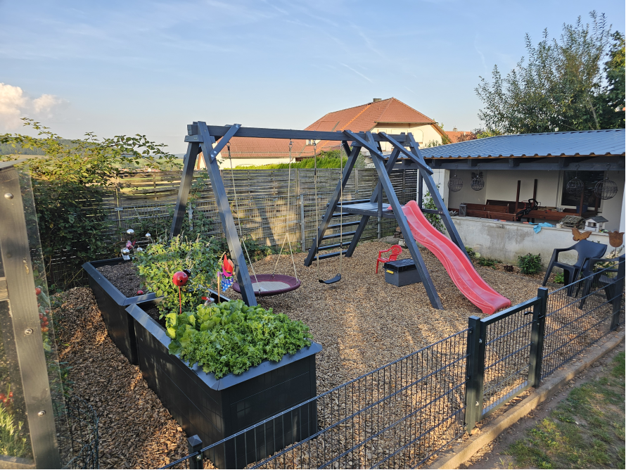 Spielplatz im Gemüsebeet