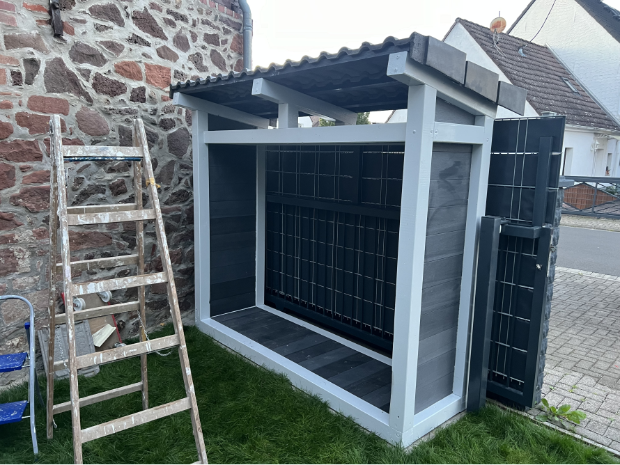 Unfertiger Schuppen mit Leiter