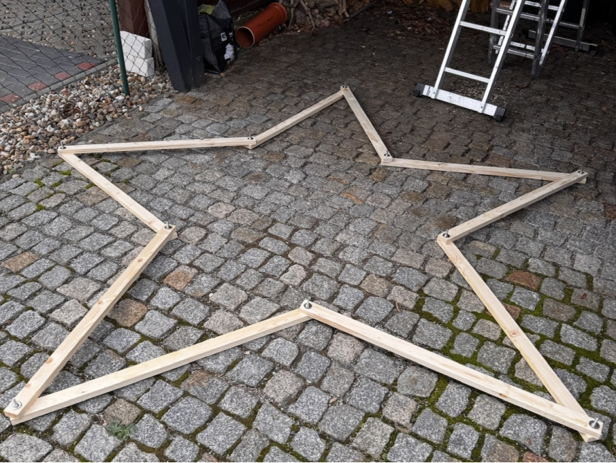 Holzrahmen in Sternform