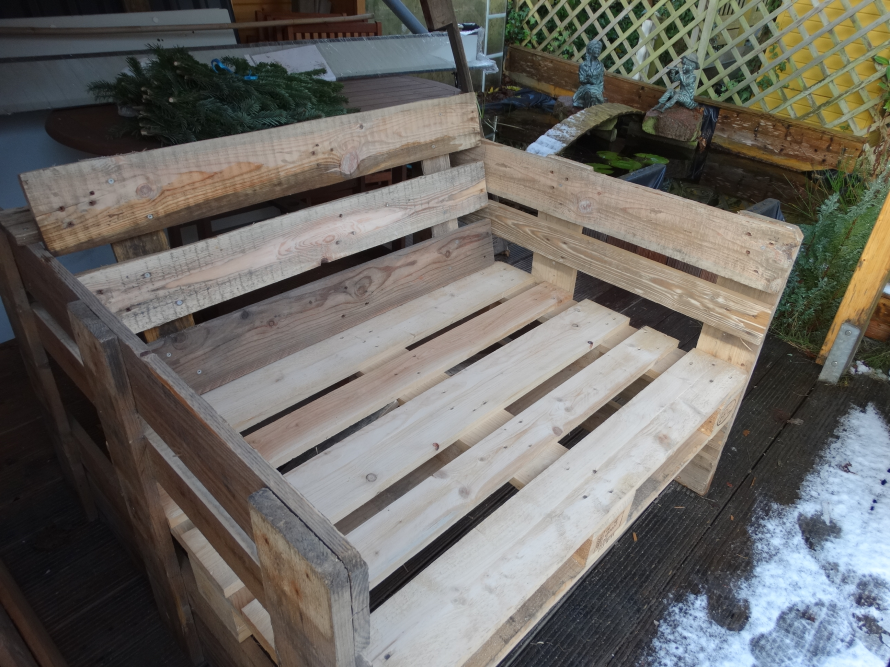 Holzgestell einer Bank