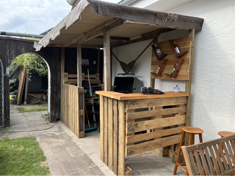 Gartenbar aus Palettenholz