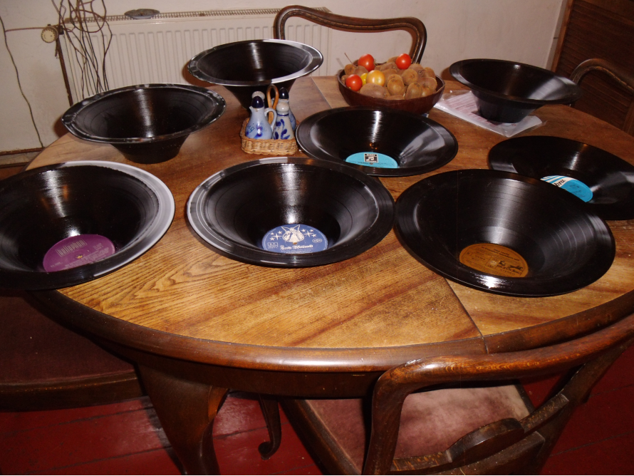 Schalen aus alten Weihnachts-LPs