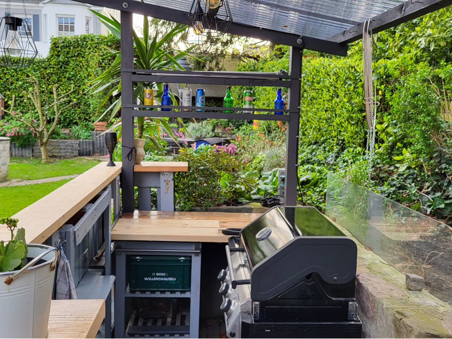 Außenküche mit Grill