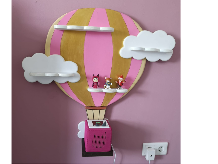 Wandregal in Form eines Heißluftballons
