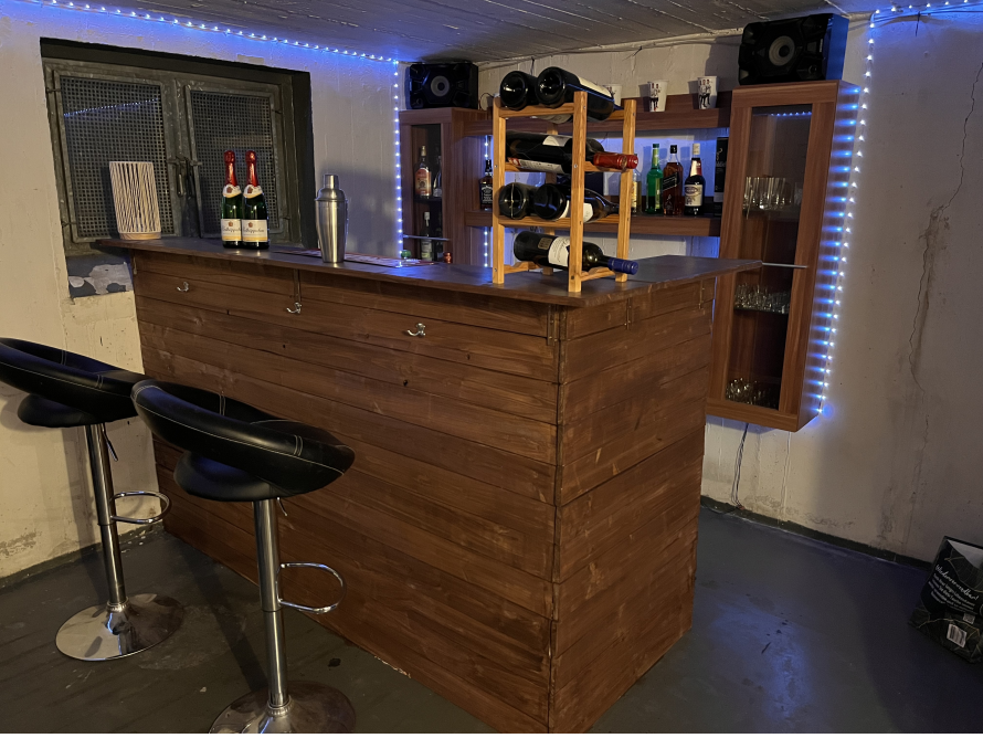 Rustikale Hausbar aus Holz