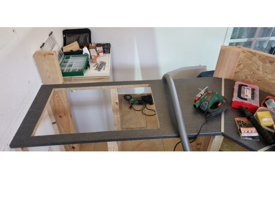 Küchenarbeitsplatte mit Stichsäge