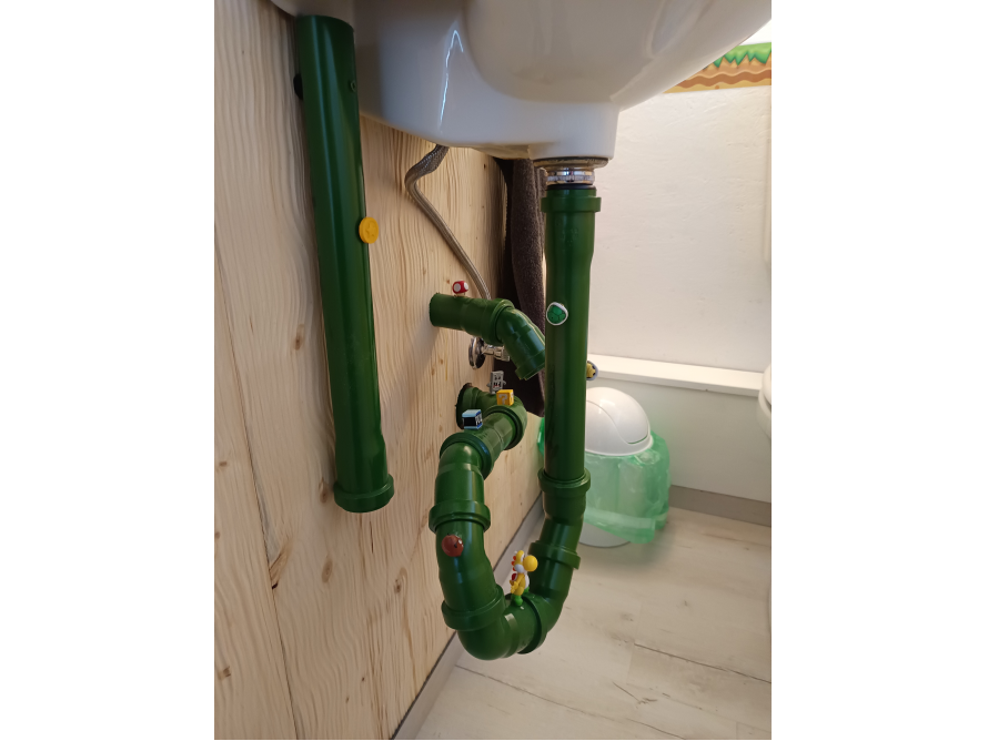 Abflussrohre unter einem Waschbecken