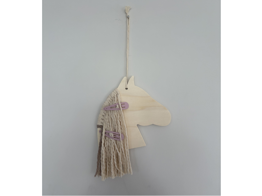 Pferdekopf aus Holz mit Haarspangen