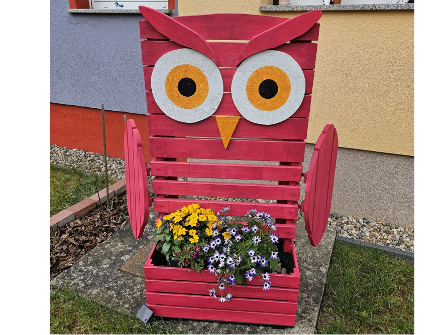 Blumenkasten in Eulenform aus Holz