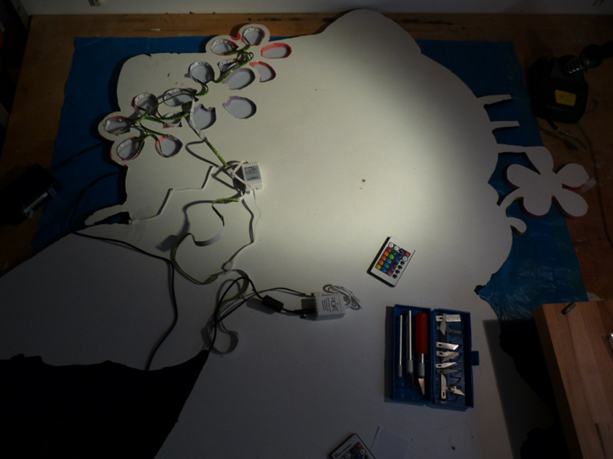 LED-Beleuchtung mit Werkzeug und Kabeln